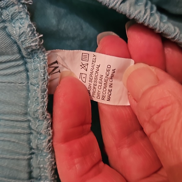 Pre loved from mom's closet Like NEW Only worn 1 time Women's shorts medium Aqua - Picture 10 of 12